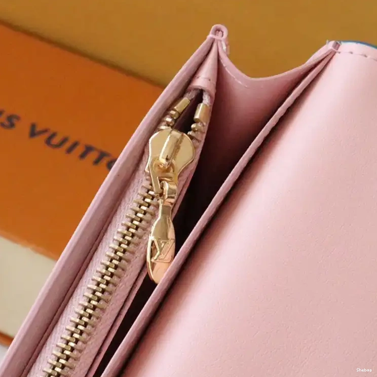LV 2211DJ0040 Bag 0616
